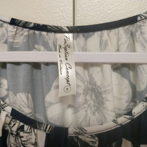 Perception Concepts Floral Bell Sleeve Top NWT - Picture 7 of 10